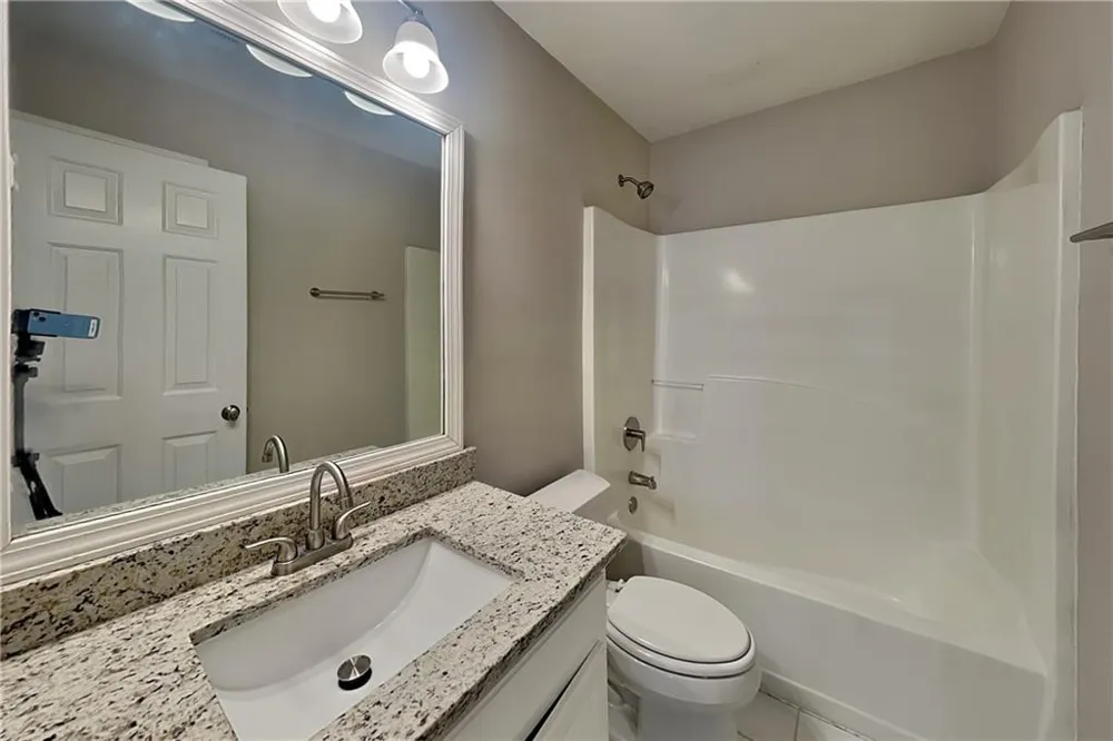 1037 Ashfern Walk Woodstock, GA 30189
