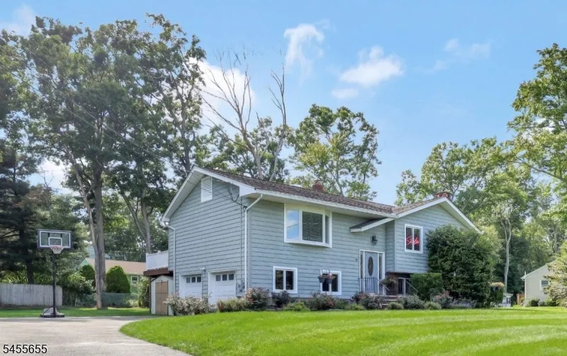 18 Starlight Rd Jefferson, NJ 07438