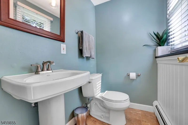 18 Starlight Rd Jefferson, NJ 07438
