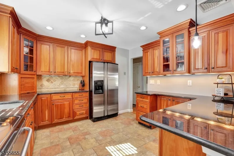 18 Starlight Rd Jefferson, NJ 07438