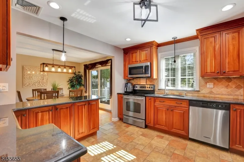 18 Starlight Rd Jefferson, NJ 07438