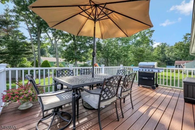 18 Starlight Rd Jefferson, NJ 07438