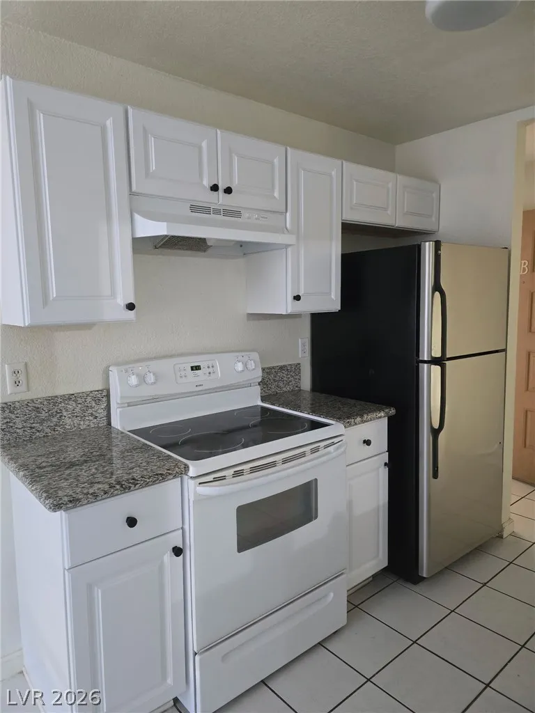 2775 Twistingbow Lane #B Las Vegas, NV 89121