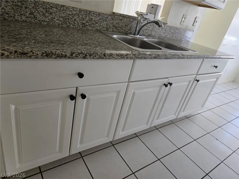 2775 Twistingbow Lane #B Las Vegas, NV 89121