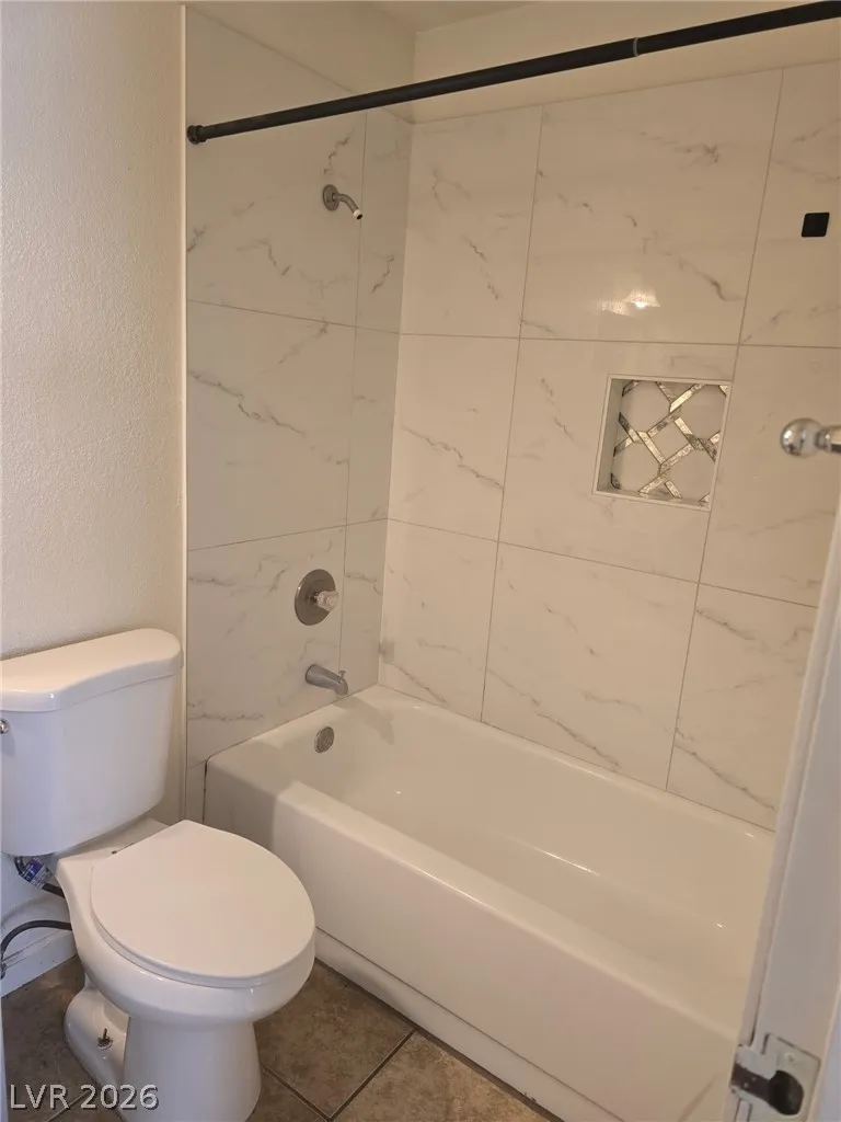 2775 Twistingbow Lane #B Las Vegas, NV 89121