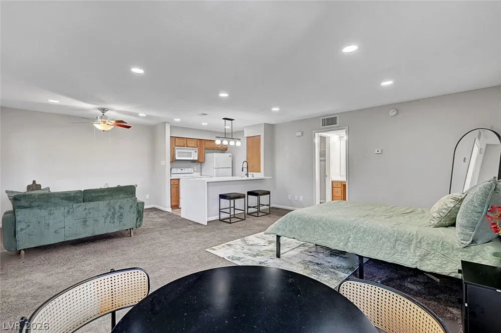 730 Oakmont Avenue #904 Las Vegas, NV 89109