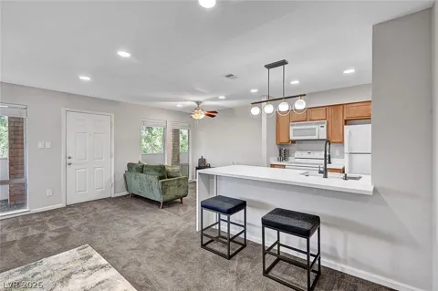 730 Oakmont Avenue #904