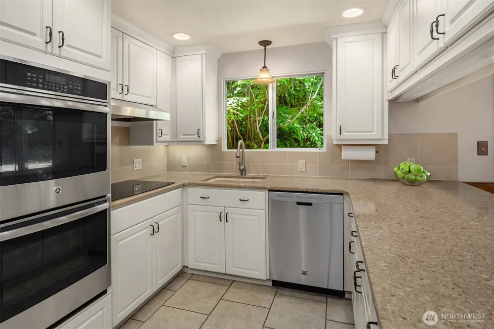 7921 E Mercer Way Mercer Island, WA 98040