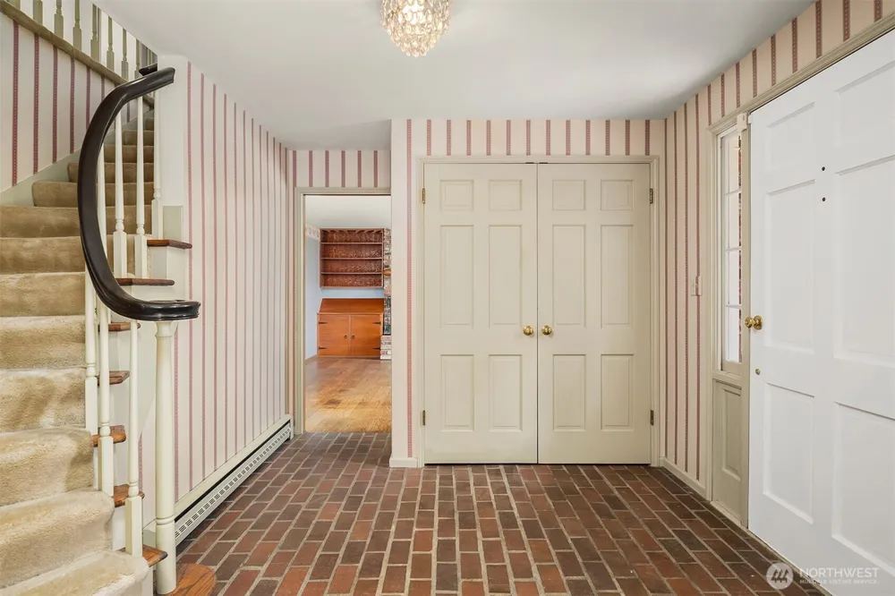 7921 E Mercer Way Mercer Island, WA 98040
