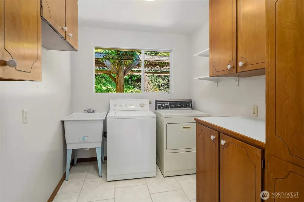 7921 E Mercer Way Mercer Island, WA 98040