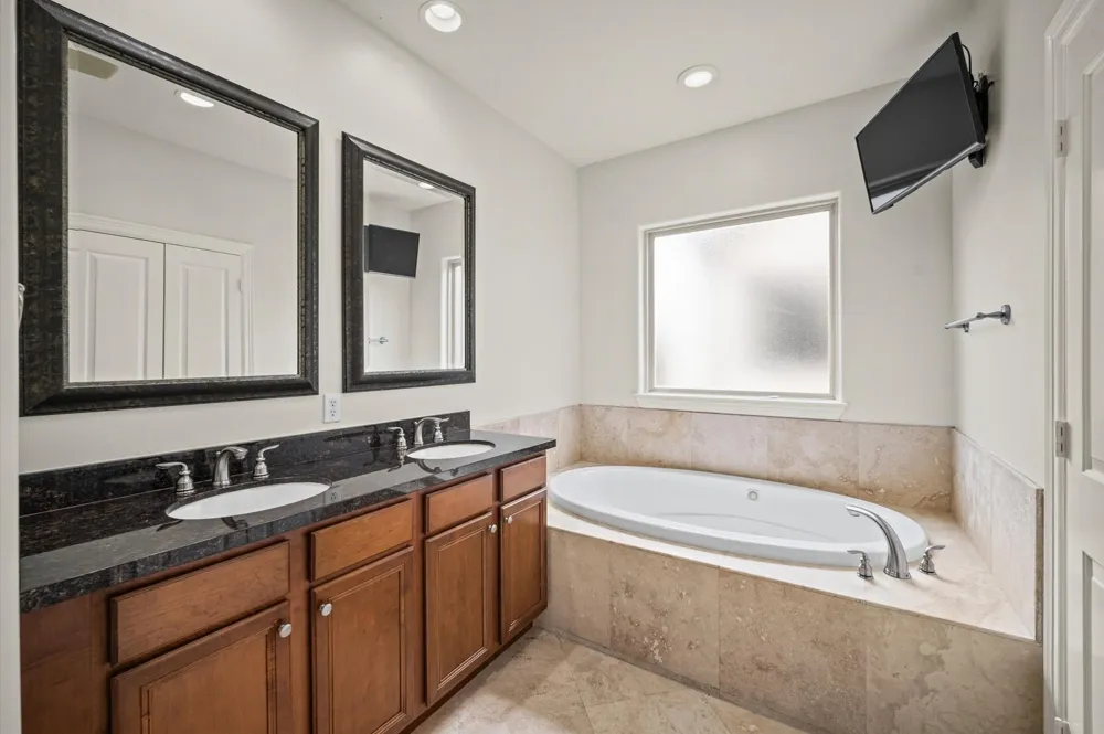 2923 Pease Street Houston, TX 77003