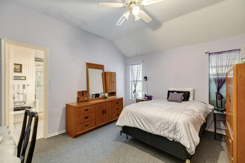 2819 S Peach Hollow Circle Pearland, TX 77584