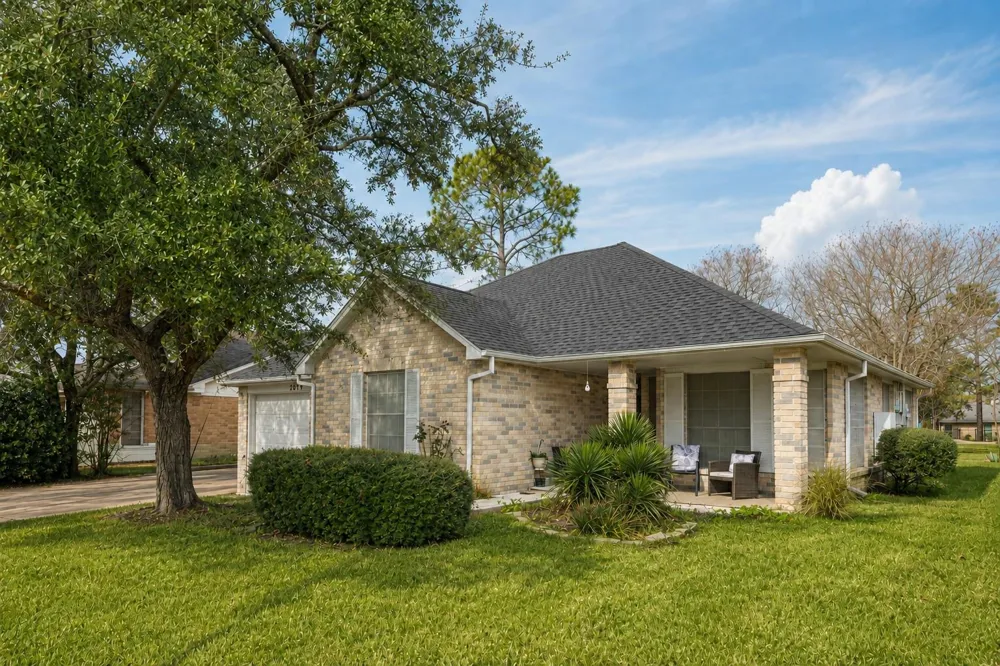 2819 S Peach Hollow Circle Pearland, TX 77584