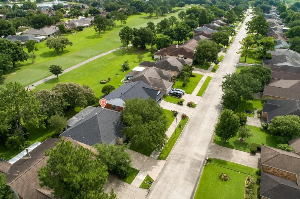 2819 S Peach Hollow Circle Pearland, TX 77584