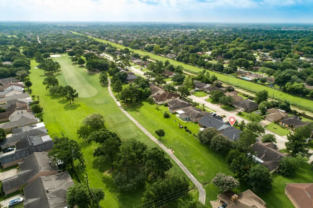 2819 S Peach Hollow Circle Pearland, TX 77584