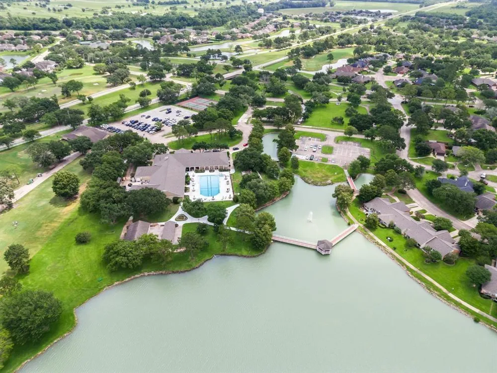 2819 S Peach Hollow Circle Pearland, TX 77584