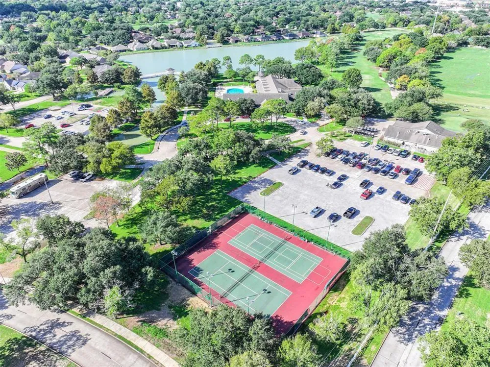 2819 S Peach Hollow Circle Pearland, TX 77584
