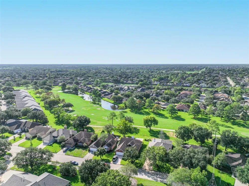 2819 S Peach Hollow Circle Pearland, TX 77584