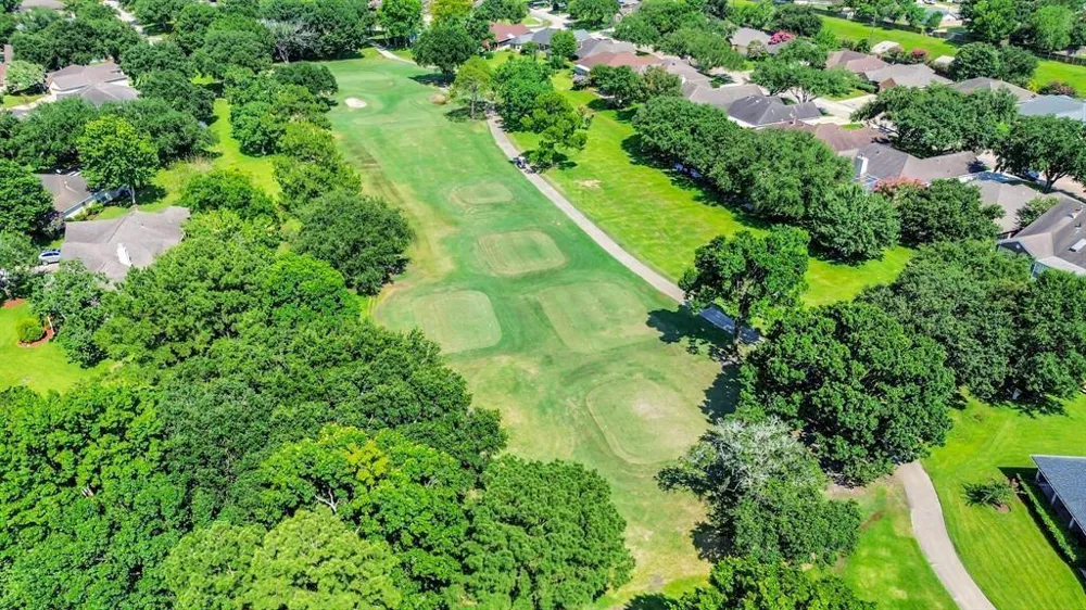 2819 S Peach Hollow Circle Pearland, TX 77584