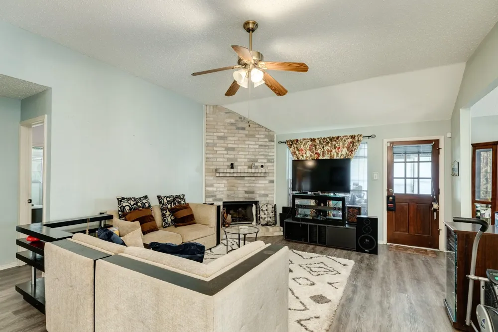 2819 S Peach Hollow Circle Pearland, TX 77584