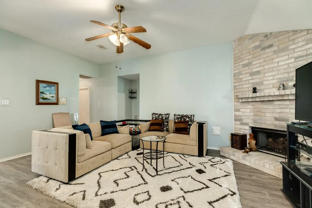 2819 S Peach Hollow Circle Pearland, TX 77584