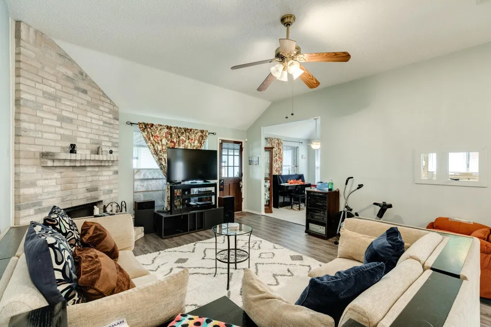 2819 S Peach Hollow Circle Pearland, TX 77584