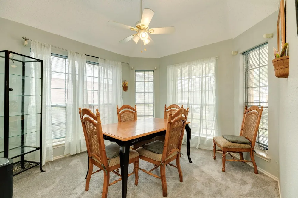 2819 S Peach Hollow Circle Pearland, TX 77584