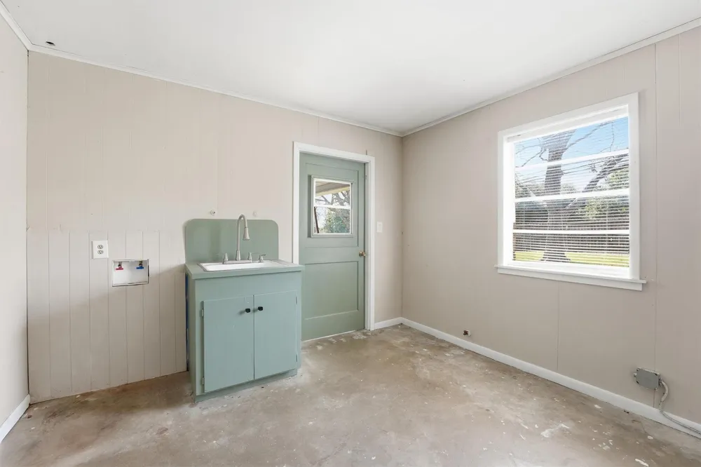 2412 Airline Drive Brenham, TX 77833