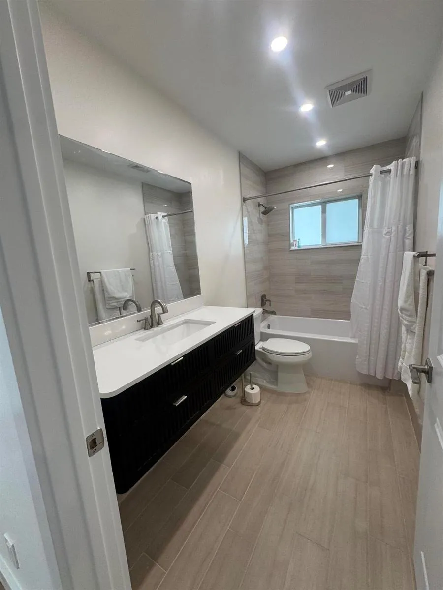 725 NE 160th Terrace Miami, FL 33162