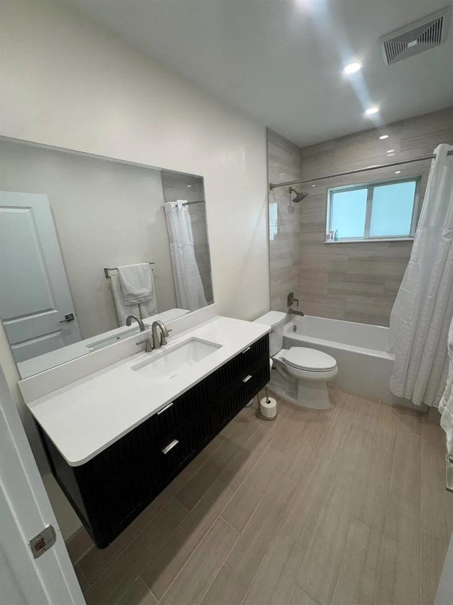 725 NE 160th Terrace Miami, FL 33162