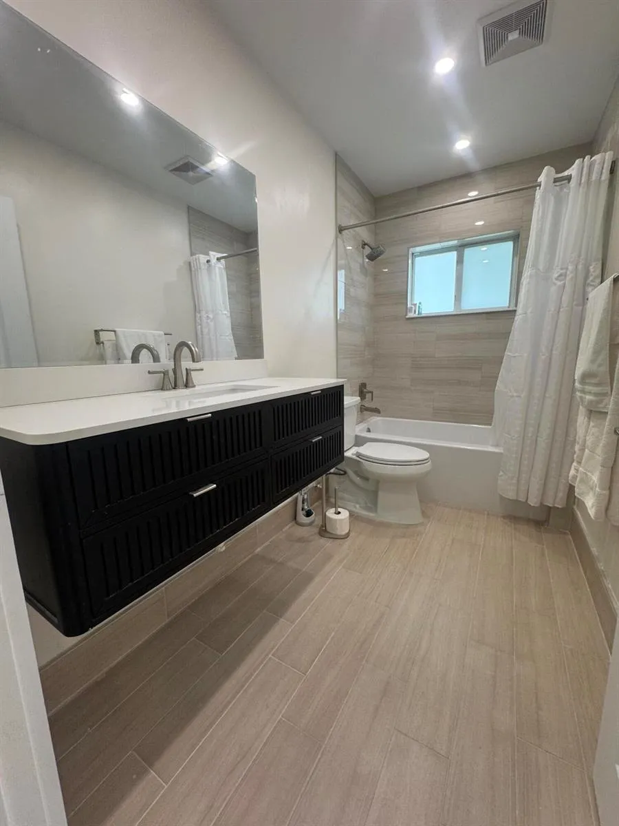 725 NE 160th Terrace Miami, FL 33162