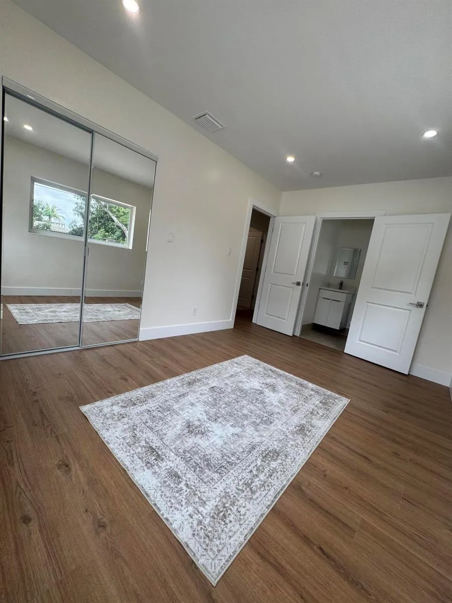 725 NE 160th Terrace Miami, FL 33162