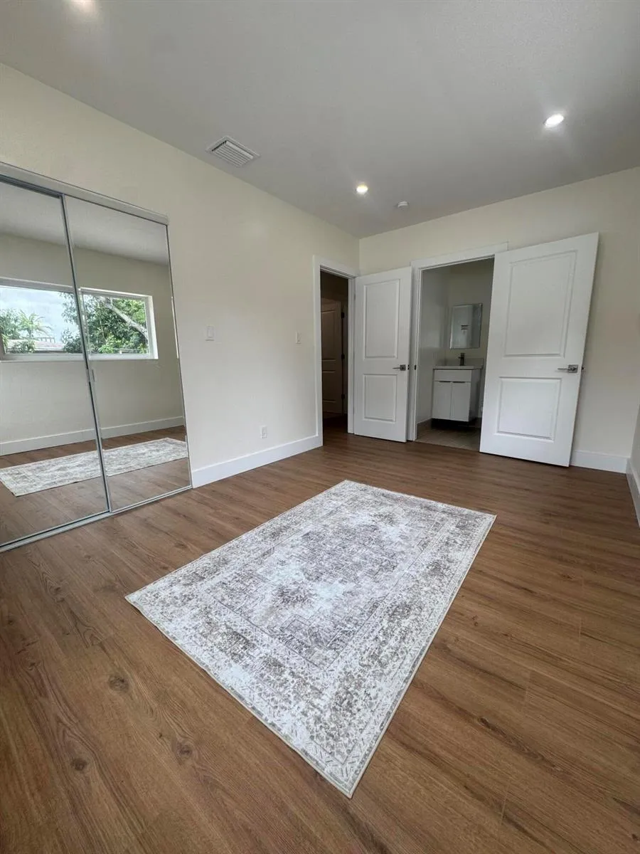 725 NE 160th Terrace Miami, FL 33162