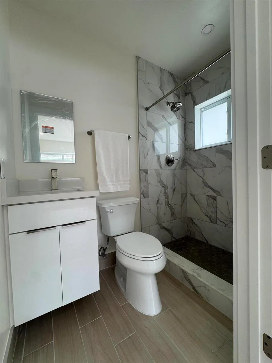 725 NE 160th Terrace Miami, FL 33162