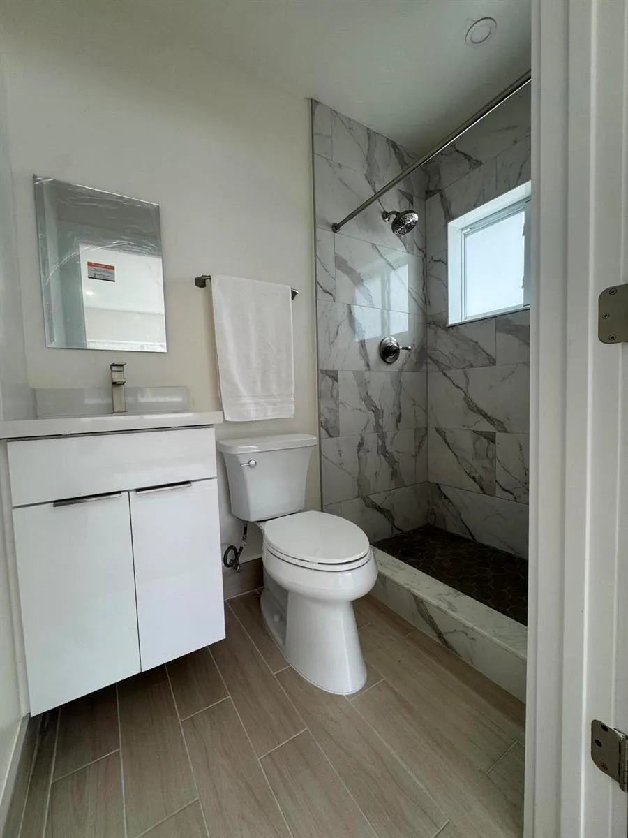 725 NE 160th Terrace Miami, FL 33162