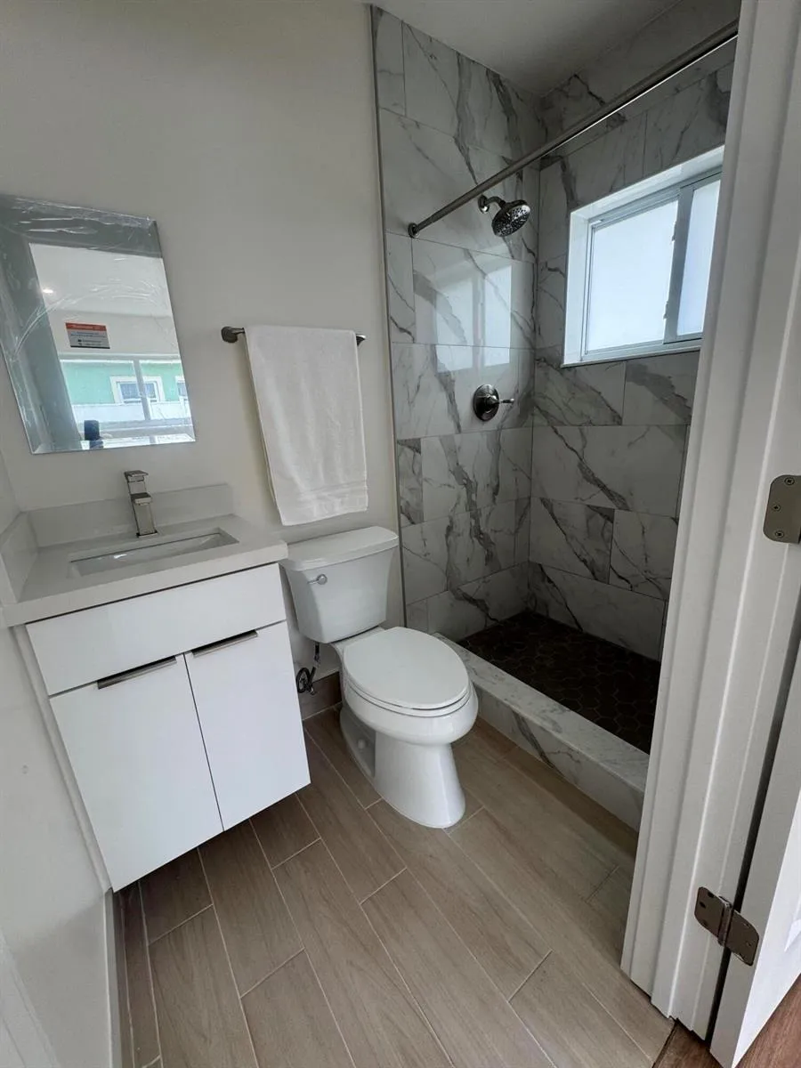 725 NE 160th Terrace Miami, FL 33162