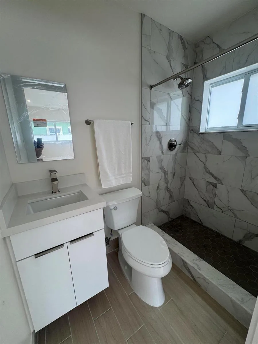 725 NE 160th Terrace Miami, FL 33162