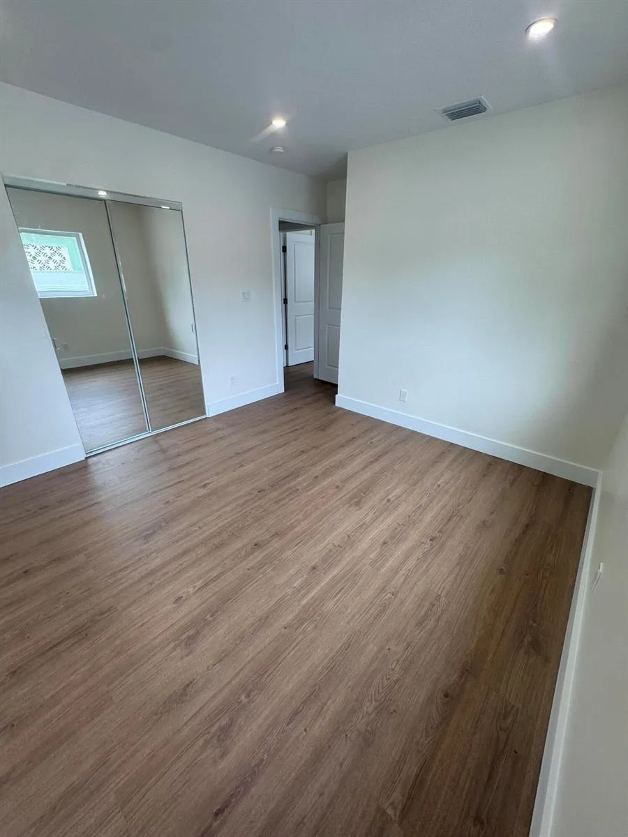 725 NE 160th Terrace Miami, FL 33162