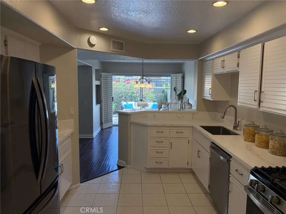 8012 E Snowberry E Anaheim Hills, CA 92808