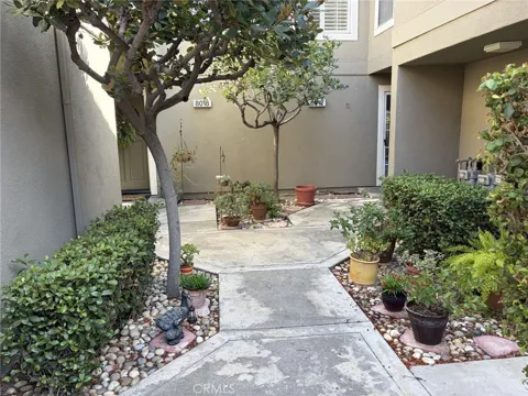 8012 E Snowberry E
