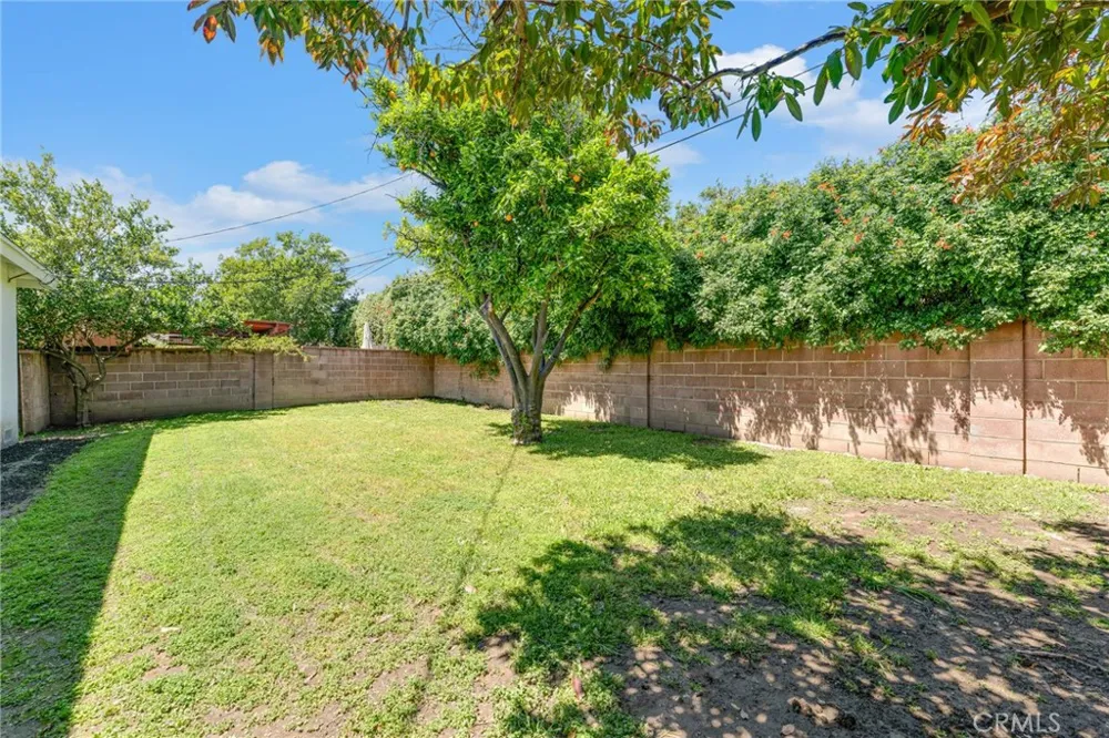 19815 Bassett Street Winnetka, CA 91306
