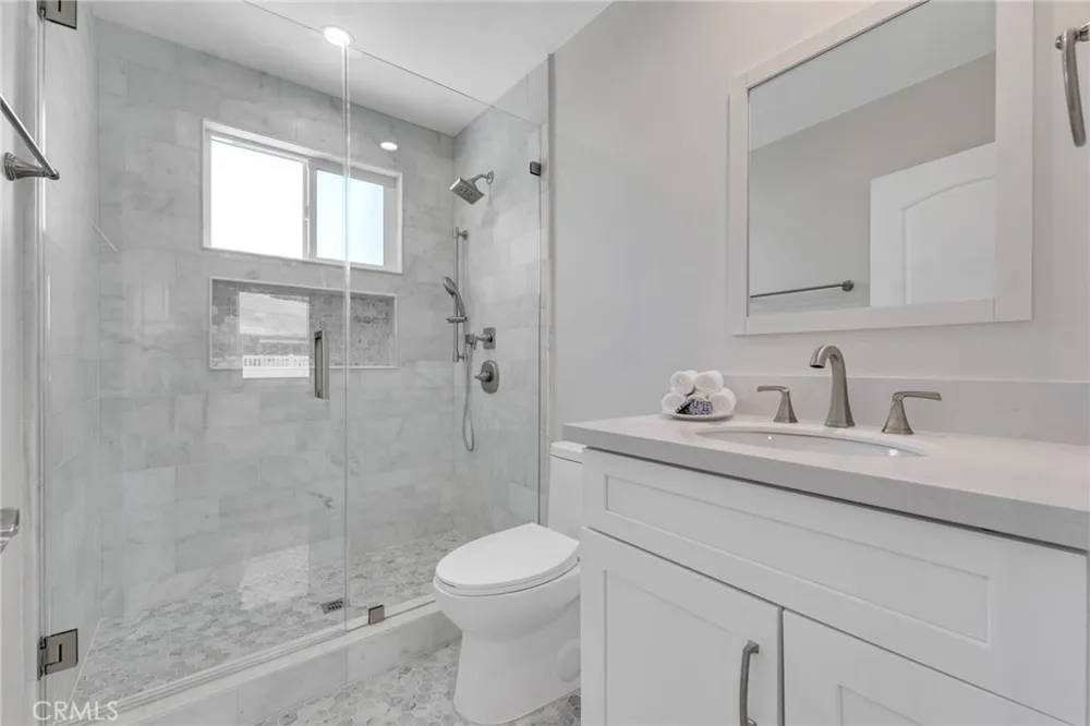 19815 Bassett Street Winnetka, CA 91306