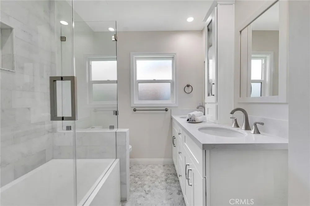 19815 Bassett Street Winnetka, CA 91306