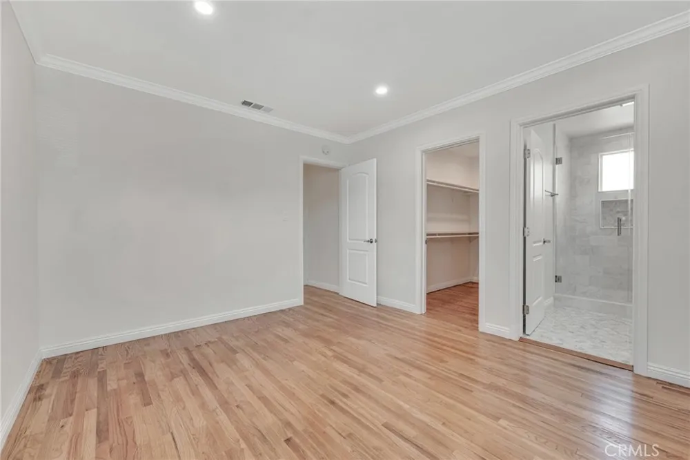 19815 Bassett Street Winnetka, CA 91306