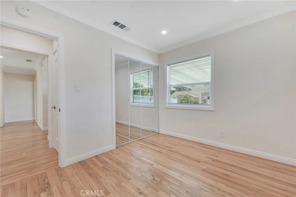 19815 Bassett Street Winnetka, CA 91306