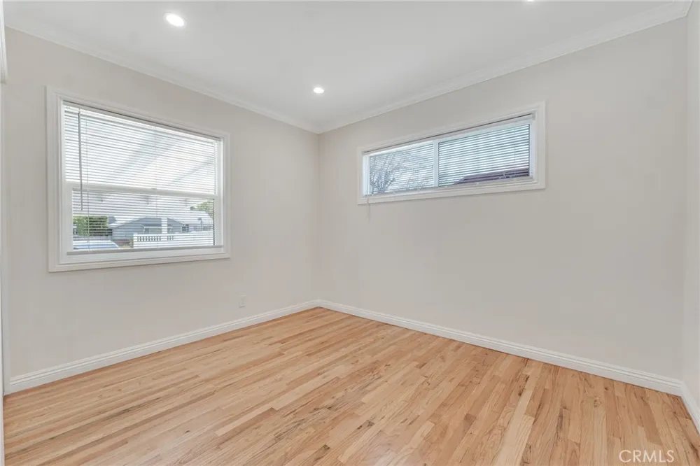 19815 Bassett Street Winnetka, CA 91306