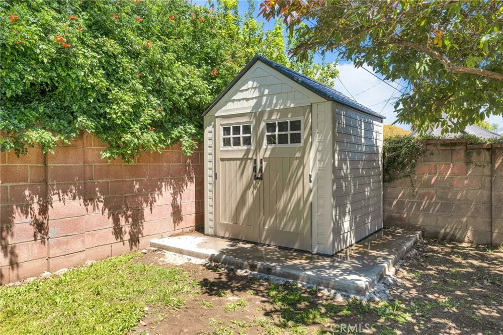 19815 Bassett Street Winnetka, CA 91306