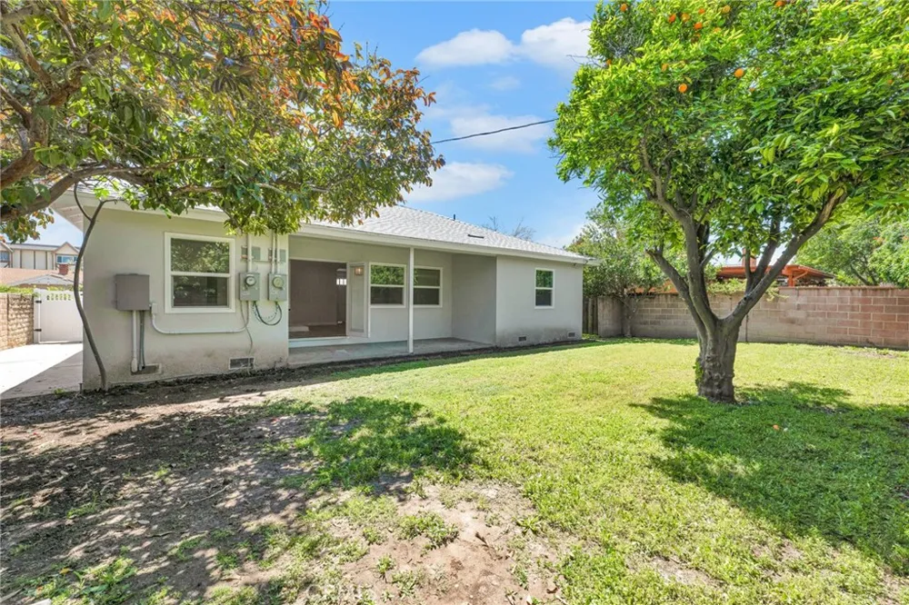 19815 Bassett Street Winnetka, CA 91306