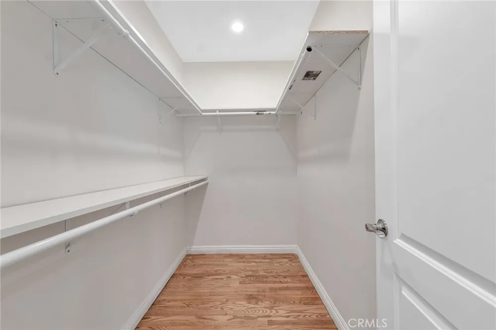 19815 Bassett Street Winnetka, CA 91306