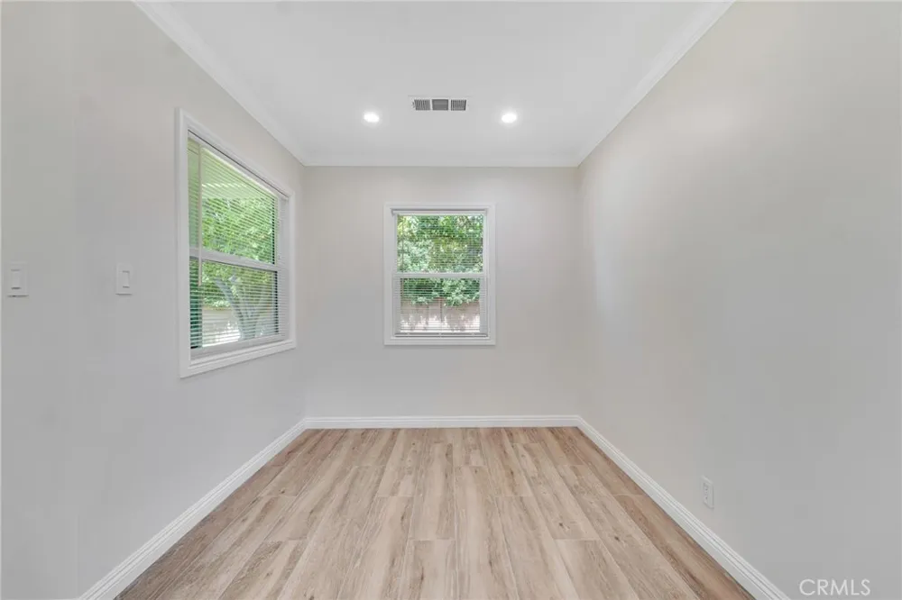 19815 Bassett Street Winnetka, CA 91306